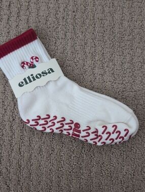 BEAND NEW Elliosa White Crew with Candy Cane and Red Grip Socks